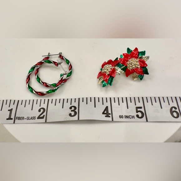 2 Prs Christmas Earrings - Red/Green/Gold/Silver Enamel Costume Jewelry - VGVC - Picture 14 of 17